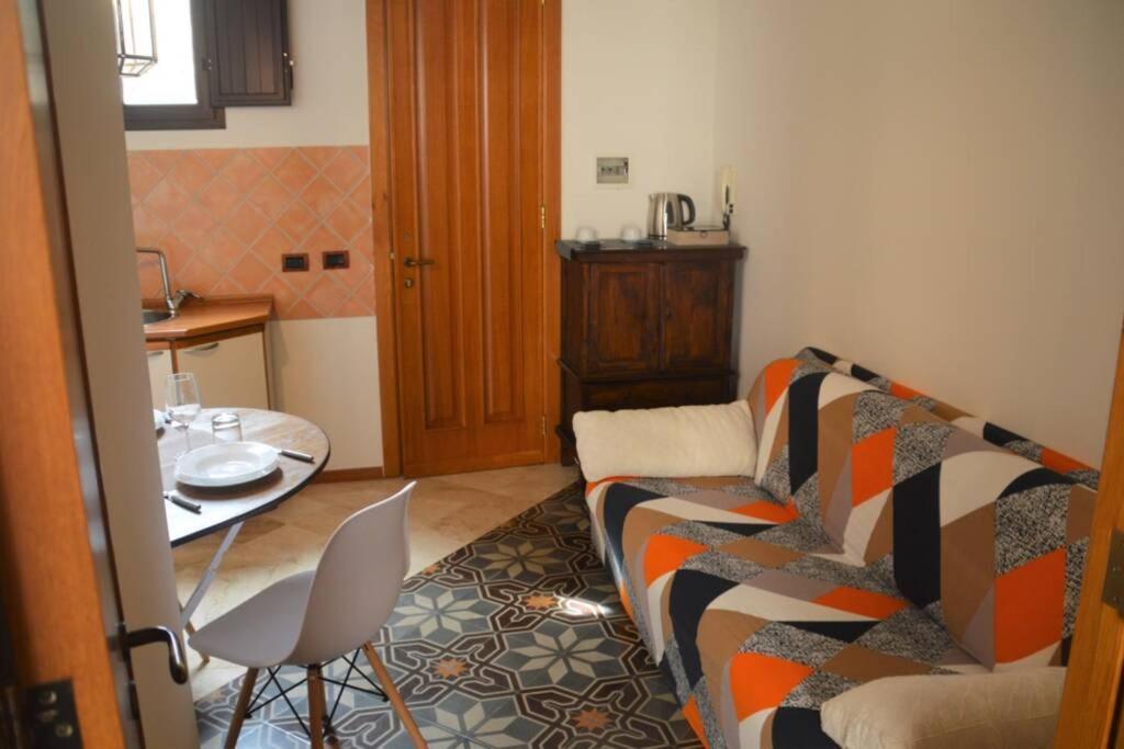 Wineexperience- Wine&Jacuzzi Suite Lecce Exterior photo