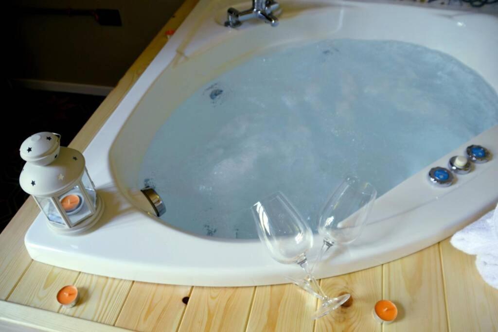 Wineexperience- Wine&Jacuzzi Suite Lecce Exterior photo