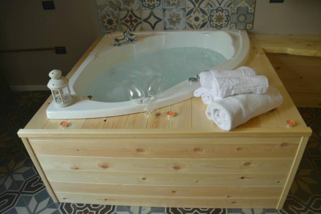Wineexperience- Wine&Jacuzzi Suite Lecce Exterior photo