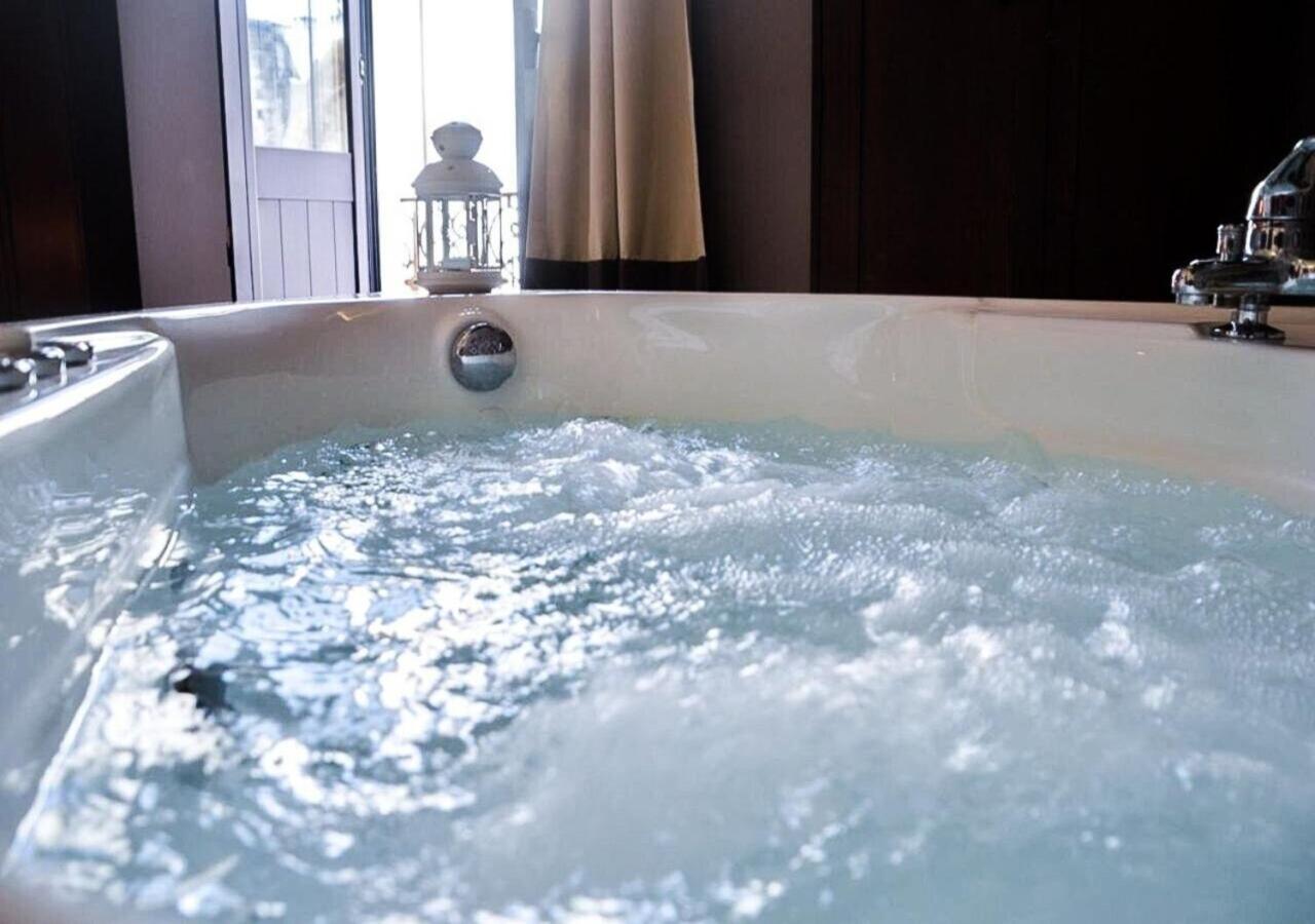 Wineexperience- Wine&Jacuzzi Suite Lecce Exterior photo