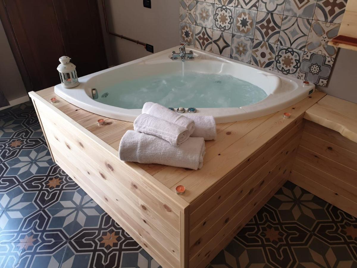 Wineexperience- Wine&Jacuzzi Suite Lecce Exterior photo