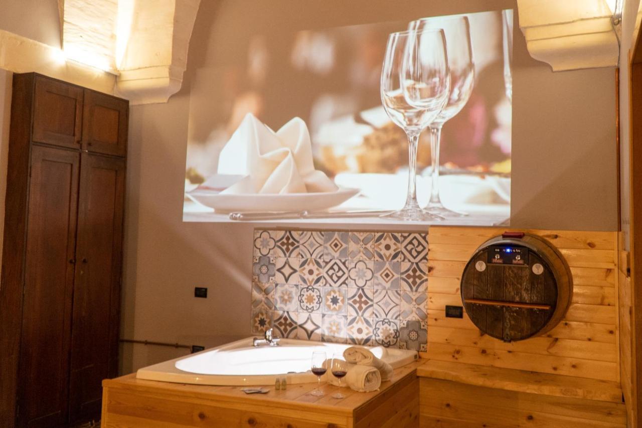 Wineexperience- Wine&Jacuzzi Suite Lecce Exterior photo