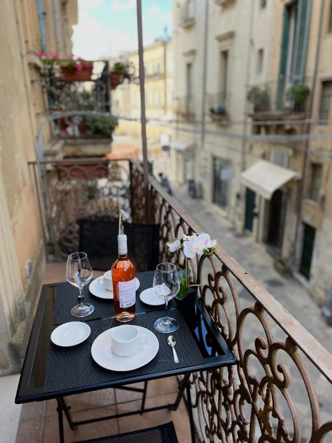 Wineexperience- Wine&Jacuzzi Suite Lecce Exterior photo