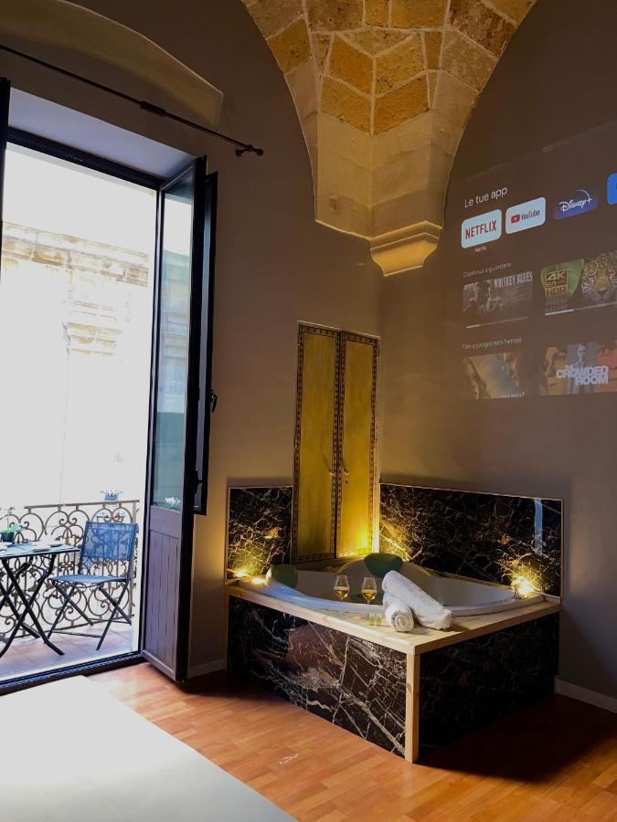 Wineexperience- Wine&Jacuzzi Suite Lecce Exterior photo