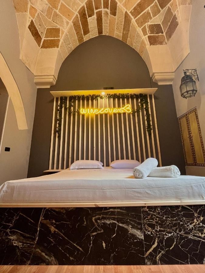 Wineexperience- Wine&Jacuzzi Suite Lecce Exterior photo
