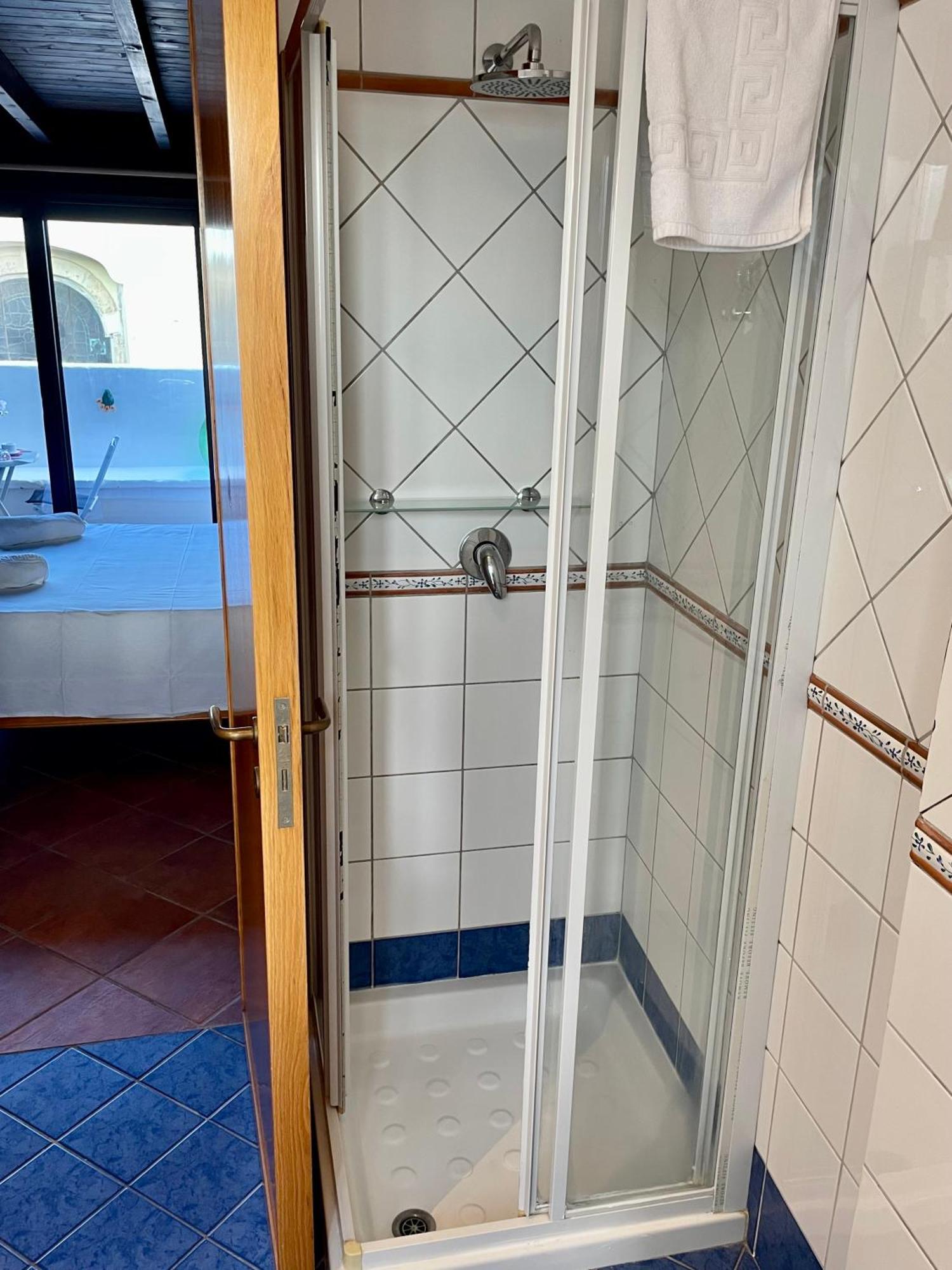 Wineexperience- Wine&Jacuzzi Suite Lecce Exterior photo